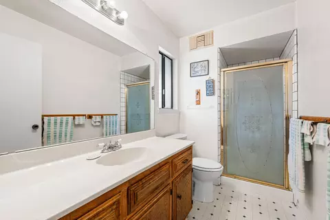 Bath - 44235 Shad St, Lancaster, CA 93536 photo 2 of 2