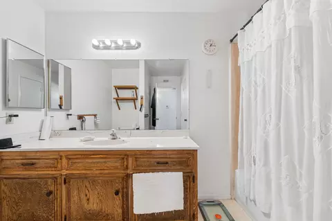 Bath - 44235 Shad St, Lancaster, CA 93536 photo 1 of 2