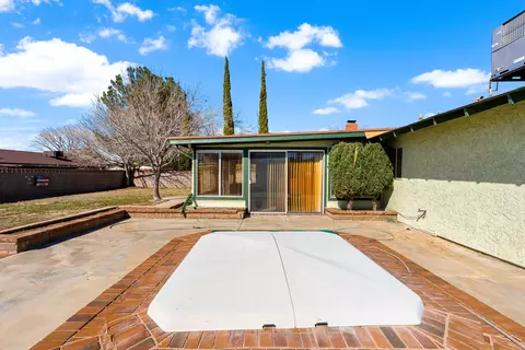 Exterior - 44235 Shad St, Lancaster, CA 93536 photo 8 of 14
