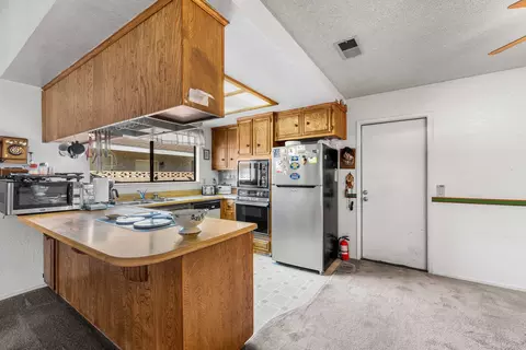 Kitchen - 44235 Shad St, Lancaster, CA 93536 photo 2 of 5