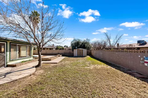 Exterior - 44235 Shad St, Lancaster, CA 93536 photo 4 of 14