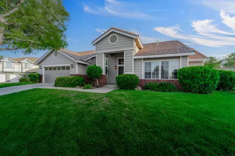 5640 Gardendale Ln, Palmdale, CA 93551