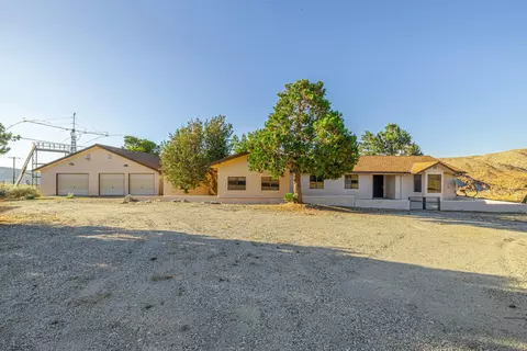 29220 Cruthers Creek Rd, Pearblossom, CA 93553