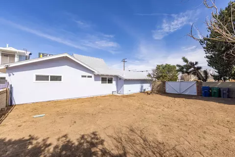 Exterior - 42453 30th St W, Lancaster, CA 93536 photo 7 of 8