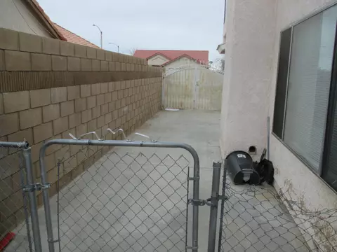 Exterior - 708 Whitlatch Dr, Lancaster, CA 93535 photo 6 of 8