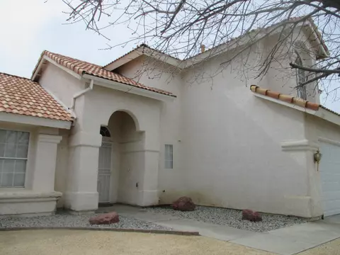 Exterior - 708 Whitlatch Dr, Lancaster, CA 93535 photo 2 of 8
