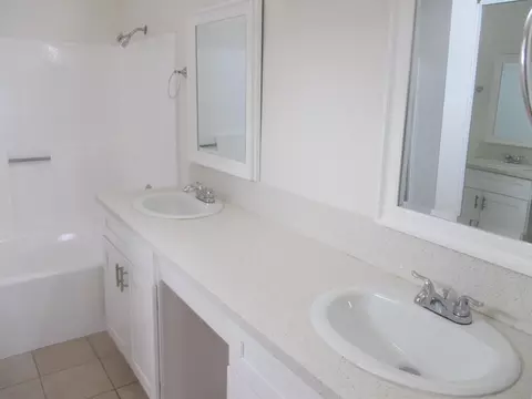 Bath - 708 Whitlatch Dr, Lancaster, CA 93535 photo 2 of 4