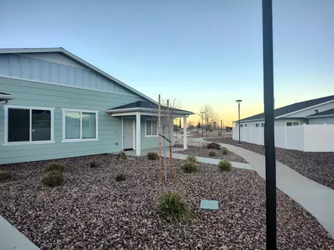 120 Glory St, Palmdale, CA 93551 photo 2