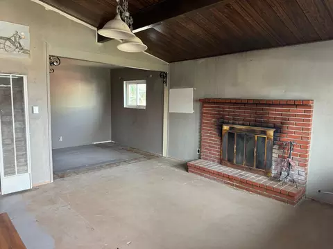 15945 Rexroth St, Mojave, CA 93501 photo 3