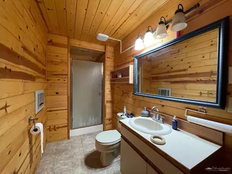 Bath - 22507 Zurich Dr, Tehachapi, CA 93561 photo 3 of 3