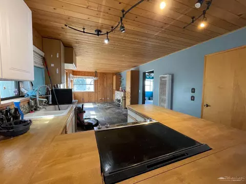 Kitchen - 22507 Zurich Dr, Tehachapi, CA 93561 photo 1 of 3