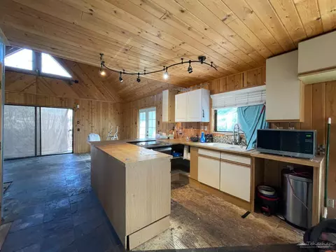 Kitchen - 22507 Zurich Dr, Tehachapi, CA 93561 photo 2 of 3