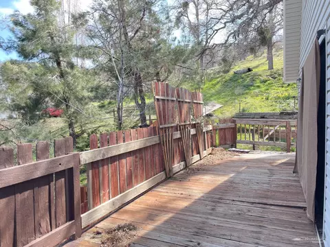 Exterior - 22507 Zurich Dr, Tehachapi, CA 93561 photo 3 of 4