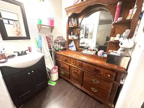 Bath - 2740 El Nido Ln, Lancaster, CA 93535 photo 2 of 4