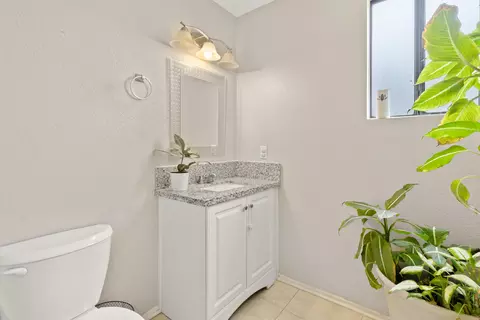 Bath - 622 Jackman St E, Lancaster, CA 93535 photo 1 of 4