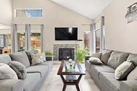 Living - 622 Jackman St E, Lancaster, CA 93535 photo 1 of 3