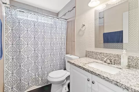 Bath - 622 Jackman St E, Lancaster, CA 93535 photo 4 of 4