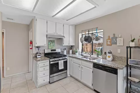 Kitchen - 622 Jackman St E, Lancaster, CA 93535 photo 2 of 2