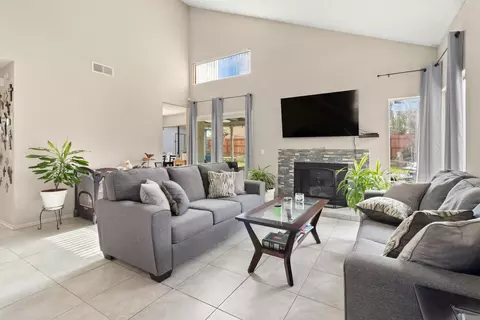 Living - 622 Jackman St E, Lancaster, CA 93535 photo 2 of 3