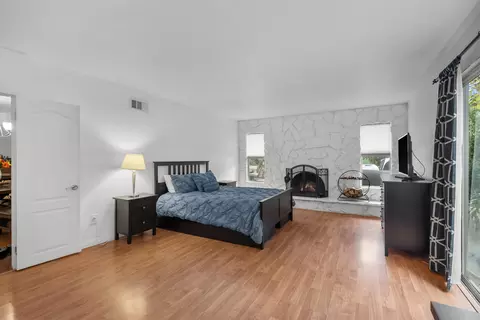 Bedroom - 2259 Sequoia Ave, Simi Valley, CA 93063 photo 4 of 11