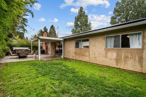 Exterior - 2259 Sequoia Ave, Simi Valley, CA 93063 photo 8 of 9