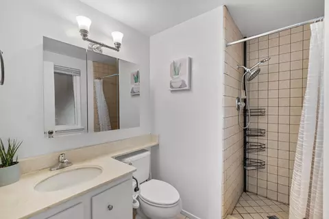 Bath - 2259 Sequoia Ave, Simi Valley, CA 93063 photo 1 of 2