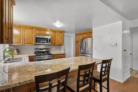 Kitchen - 2259 Sequoia Ave, Simi Valley, CA 93063 photo 2 of 6