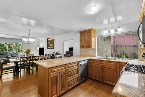 Kitchen - 2259 Sequoia Ave, Simi Valley, CA 93063 photo 5 of 6
