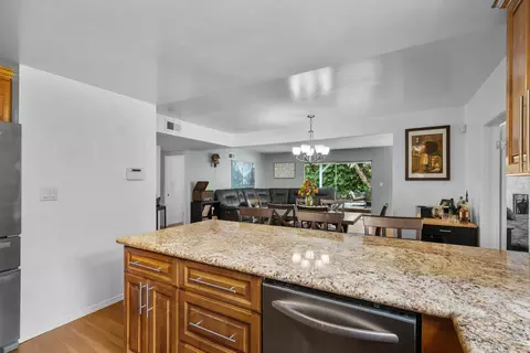 Kitchen - 2259 Sequoia Ave, Simi Valley, CA 93063 photo 6 of 6