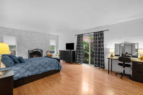 Bedroom - 2259 Sequoia Ave, Simi Valley, CA 93063 photo 2 of 11
