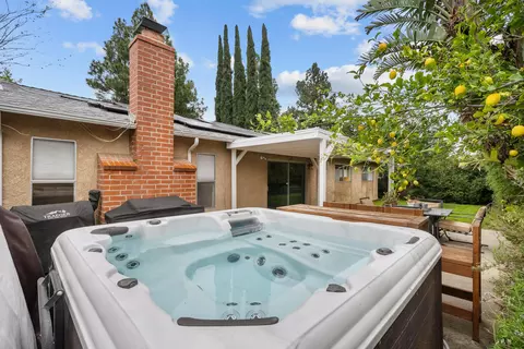 Exterior - 2259 Sequoia Ave, Simi Valley, CA 93063 photo 5 of 9