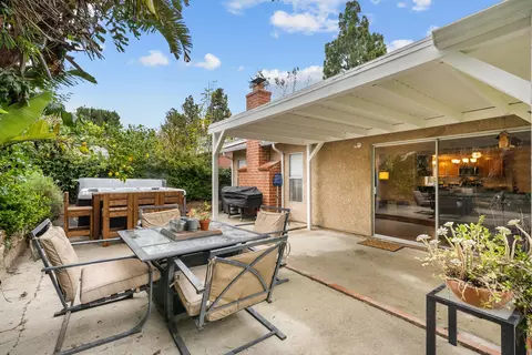 Exterior - 2259 Sequoia Ave, Simi Valley, CA 93063 photo 3 of 9