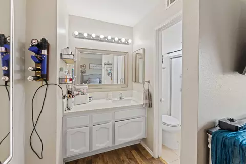 Bath - 5301 Adobe Dr, Palmdale, CA 93552 photo 2 of 3
