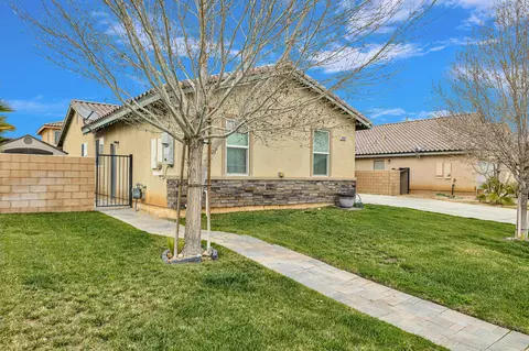 Exterior - 2061 Kettering St E, Lancaster, CA 93535 photo 2 of 10