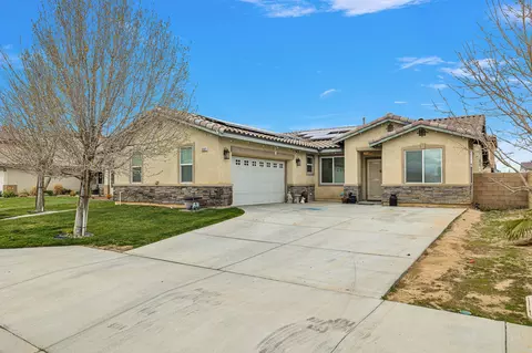 Exterior - 2061 Kettering St E, Lancaster, CA 93535 photo 6 of 10