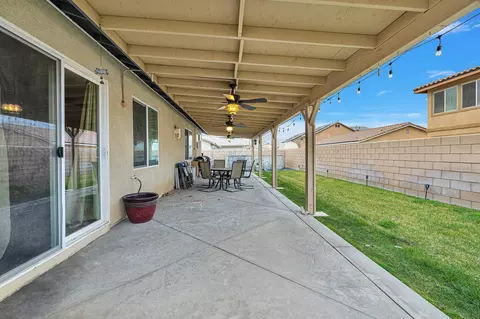 Exterior - 2061 Kettering St E, Lancaster, CA 93535 photo 7 of 10