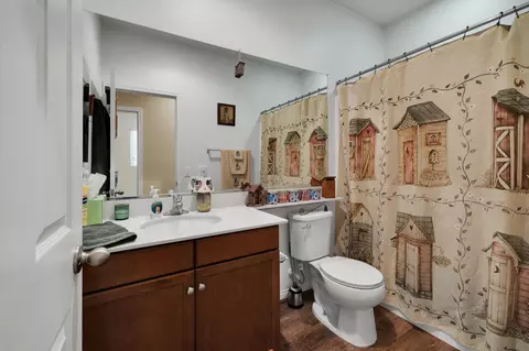 Bath - 2061 Kettering St E, Lancaster, CA 93535 photo 3 of 3