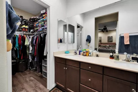Bath - 2061 Kettering St E, Lancaster, CA 93535 photo 1 of 3