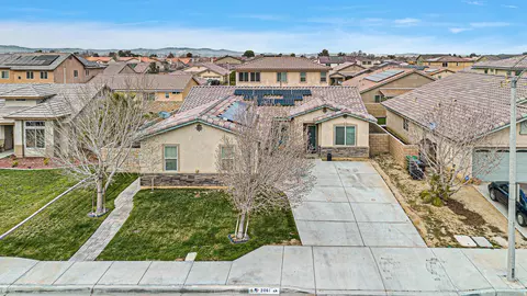 Exterior - 2061 Kettering St E, Lancaster, CA 93535 photo 4 of 10