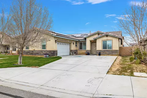 Exterior - 2061 Kettering St E, Lancaster, CA 93535 photo 5 of 10