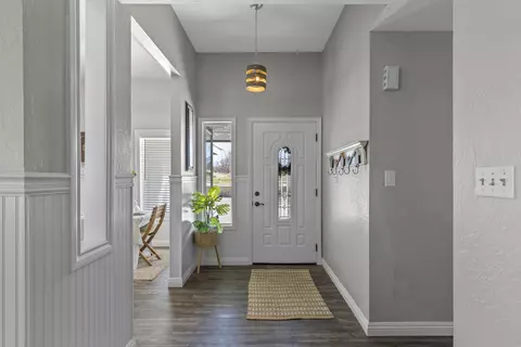 Entry Way - 21413 Madre St, Tehachapi, CA 93561 photo 1 of 4