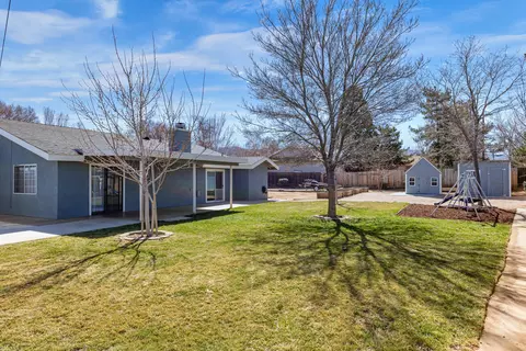 Exterior - 21413 Madre St, Tehachapi, CA 93561 photo 6 of 9