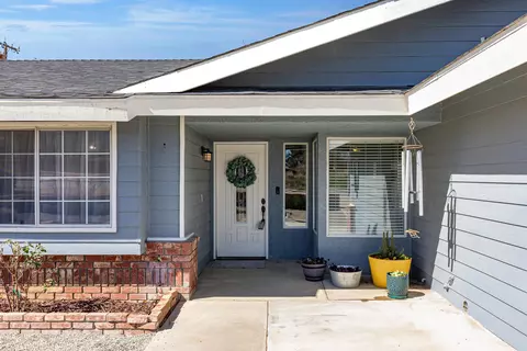Exterior - 21413 Madre St, Tehachapi, CA 93561 photo 3 of 9