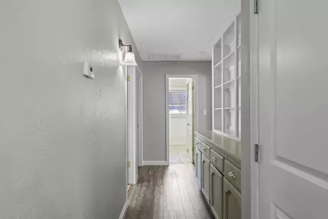 Entry Way - 21413 Madre St, Tehachapi, CA 93561 photo 2 of 4