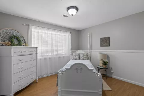 Bedroom - 21413 Madre St, Tehachapi, CA 93561 photo 3 of 7