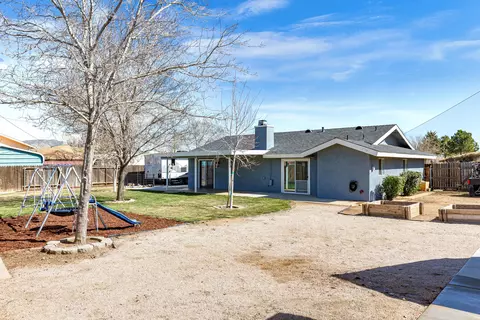 Exterior - 21413 Madre St, Tehachapi, CA 93561 photo 8 of 9