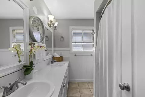 Bath - 21413 Madre St, Tehachapi, CA 93561 photo 2 of 3