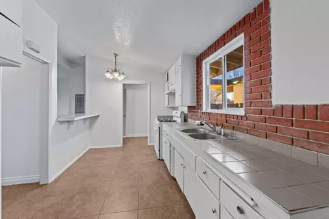 Kitchen - 44622 Raysack Ave, Lancaster, CA 93535 photo 1 of 3