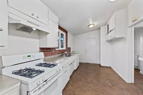 Kitchen - 44622 Raysack Ave, Lancaster, CA 93535 photo 3 of 3