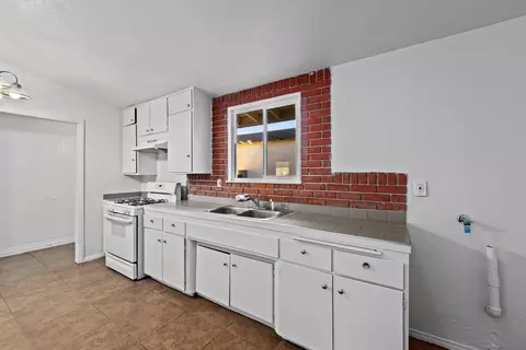 Kitchen - 44622 Raysack Ave, Lancaster, CA 93535 photo 2 of 3